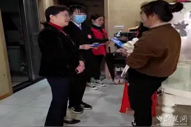 武汉军山街便民服务中心为残疾人提供”袋”办咨询服务图片