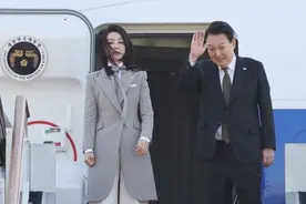 ​尹锡悦“跪”这么彻底 日韩以后真的一家亲了？图片