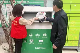 济宁任城区南张街道红星西路社区开展“旧衣回收”活动图片