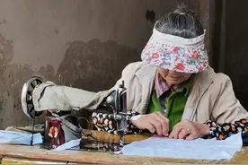 广州七旬老阿姨坚守缝纫行当：打心底喜欢这一行图片