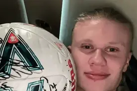 哈兰德上演帽子戏法 赛后更新社媒晒照带走比赛用球图片