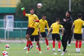 国足今晚兵发新西兰，全华班“扬一期”迎首考 艾克森等人因体脂率高没能入选图片