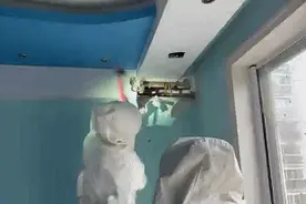 家中异响不断！敲开卧室吊顶后，杭州男子吓了一跳……图片