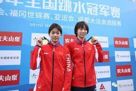 想了半天，还是谢谢……呆萌式回答把记者整不会了图片