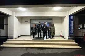 海拔4200米！3名江苏女游客雪夜被困康定网红景点  民警冒雪徒步救出图片