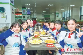 扫地、洗袜子、缝纽扣、烹饪……长沙中小学劳动课2.0版上线图片