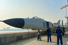 让中小学生真正体验解放军军旅生活 青岛海洋军事展览馆开馆图片