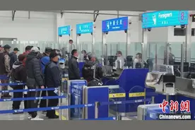 新疆霍尔果斯口岸今年出入境人员突破5万人次图片