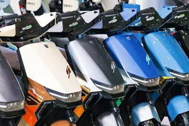 续航200公里，绿源电瓶车要抢电动汽车的蛋糕？图片