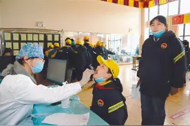 拉萨市墨竹工卡县：健康体检进校园图片