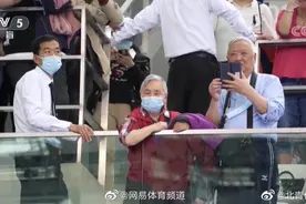 外公外婆现场见证陈芋汐夺冠图片