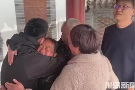 9岁母亲离家10岁父亲去世，他流浪到山东成家立业！爱心人士牵线搭桥，33岁男子与母团聚图片