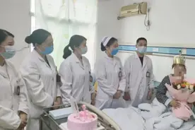 病房里的“小生日”彰显医护“大关爱”图片
