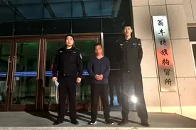 内蒙古一男子吃“霸王餐”洗“霸王澡”唱“霸王歌” 在打了“霸王车”后……图片