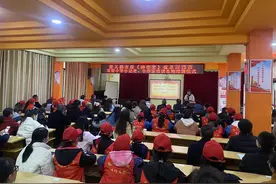 《帅作文》小记者培训基地在老河口市实验小学授牌，全市26位老师获聘特约编辑图片