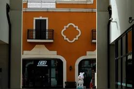 在奥特莱斯捞来的几张照片图片