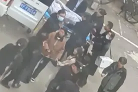 淮北职业技术学院学生厕所分娩后被送医视频封面