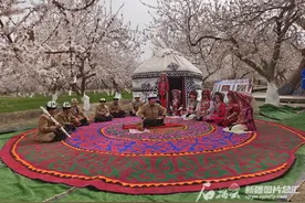 中国·新疆昆仑大峡谷第一届杏花节开幕图片