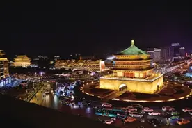 “为地球献出一小时” 西安钟楼等建筑熄灯一小时图片