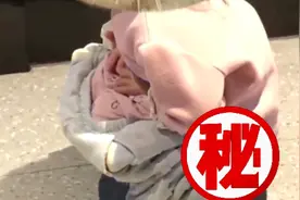 顾客正吃火锅遇小女孩在旁就地大便，火锅店：家长没注意，第一时间清理了视频封面