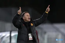 记者：国足曾在20分钟内送中国香港6次角球、4次任意球机会图片