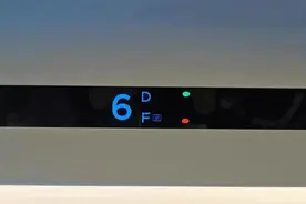 高铁座椅上的这些功能，你都会用吗？图片