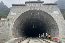 贵南高铁穿越九万大山  为毛南族发展带来“加速度”图片