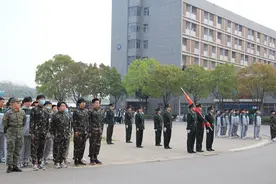 使命传递！武汉市仪表电子学校举行国旗护卫队交接仪式图片