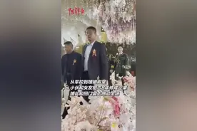 新郎新娘婚礼上身着军装惊艳全场图片