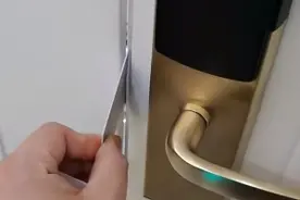 五星级酒店客房门可用房卡“撬”开？酒店：属实，已安排维修图片