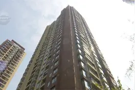 有“弹孔”！吉惠园小区13楼住户玻璃窗被击碎图片