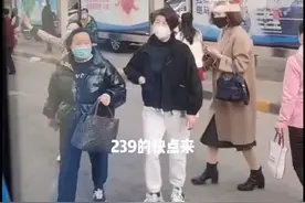 沈阳公交调度平台出故障，乘客：车辆黑屏，司机亲自报站图片