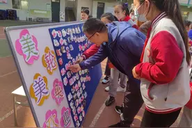 “地摊”经贸 精彩来淘——郑州市金水区文化路第二小学开展经贸节活动图片