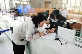 没有身份证将无法参加考试，武汉窗口民警帮外地中考学子跨省办证图片