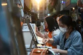 从复制走向原创 外媒关注中国“油画村”华丽转身图片