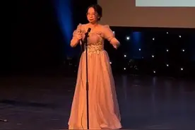 中国留学生在英国《南部好声音》决赛演唱《越来越好》，现场观众：有种看春晚的感觉图片