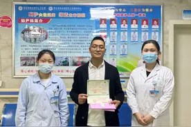 四川开出首张新版出生医学证明，长啥样？图片