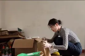 脱下“孔乙己长衫”的95后：211毕业决定收废品，硕士毕业去卖糯米滋做手工书图片