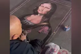 残疾男子用粉笔画出蒙娜丽莎，拍摄者：很佩服图片