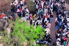 凌晨4点的昆明西山，人山人海！景区紧急劝返图片