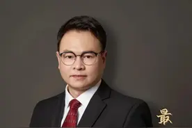 这位在思政课上唱原创歌曲的辅导员，获评“全国最美”！图片