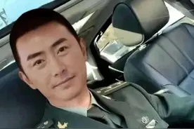 “那个穿迷彩服的小姐姐唱歌真带劲……”这种流量都敢蹭？图片