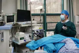 男子经常拉肚子竟是早期结肠癌，专家提醒：大便习惯改变应警惕图片