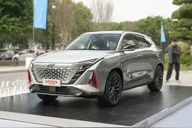 长安欧尚Z6 2.0T正式上市 售价12.79万-13.79万元图片