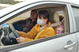 聋人驾考，他们在教练的手势“指令”中学车图片