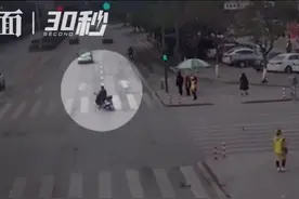 30秒｜男子骑摩托车左右摇晃像“耍杂技” 交警一查是醉驾图片