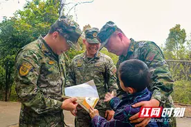 武警株洲支队：雷锋精神永传承 军学联动促振兴图片