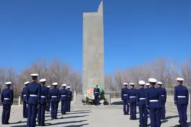 缅怀先烈英魂志 不忘初心铸队魂丨“金山蓝焰”开展清明节缅怀英烈纪念活动图片