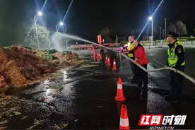 中国石化永州石油：紧急协助高速起火货车灭火图片