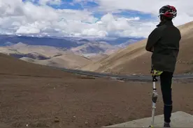 独腿骑士勇闯318川藏线惊呆网友，当事人回应：已经骑行10年图片